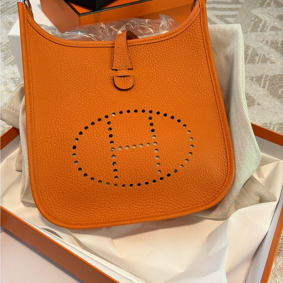 New Hermes Evelyne 23 (new size) Orange Crossbody Bag - Picture 6 of 11
